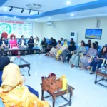 پی آئی او ریئسہ عادل نیشنل پریس کلب اسلام آباد میں خواتین صحافیوں کی نشست سے خطاب کر رہی ہیں