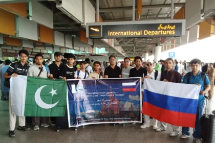 روسی زبان کورس کے طلبہ اور اساتذہ ماسکو روانگی کے موقع پر