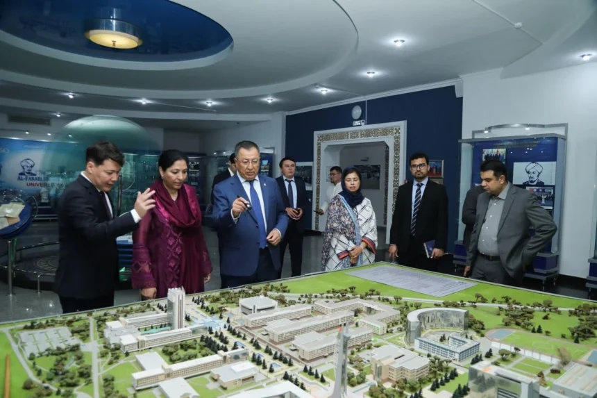 وجیہہ قمر اور پروفیسر ژانسیت توئیمبایف کی الفارابی قازق نیشنل یونیورسٹی میں ملاقات