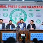 وفاقی وزیر اطلاعات عطاء اللہ تارڑ نیشنل پریس کلب کی ویب سائٹ کا افتتاح کرتے ہوئے