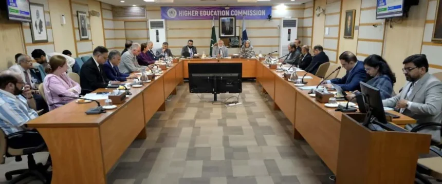 چیئرمین ایچ ای سی ڈاکٹر نیاز احمد اختر سی پیک جامعات کنسورشیم کے اجلاس کی صدارت کرتے ہوئے