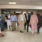 وفاقی سیکریٹری صحت محمد اسلم غوری شیخ زاید اسپتال لاہور کے دورے کے دوران