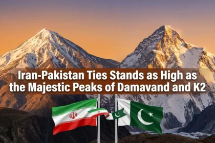 ایران اور پاکستان کے پرچم دماوند اور کے ٹو کی بلندیوں کی علامت کے ساتھ
