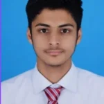 پرنسپل پروفیسر شاہد محمود عباسی ایس ایس سی 2026 کے نمایاں طلبہ کو انعامات دے رہے ہیں