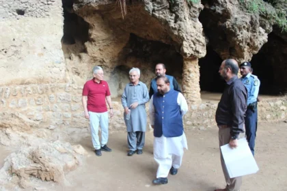 شاہ اللہ دتہ غاروں میں وفاقی وزیر اورنگزیب خان کھچی کا دورہ