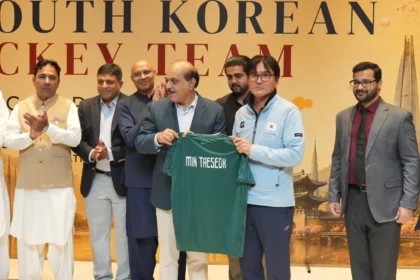 پاکستان فٹبال فیڈریشن کے ظہرانے میں جنوبی کوریا کی ہاکی ٹیم کا استقبال