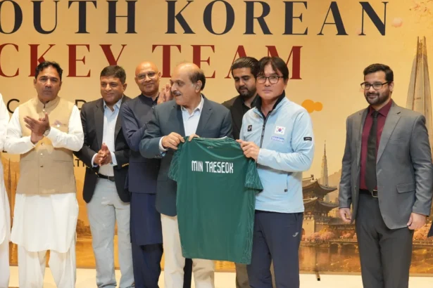 پاکستان فٹبال فیڈریشن کے ظہرانے میں جنوبی کوریا کی ہاکی ٹیم کا استقبال