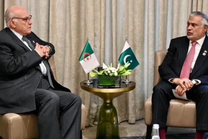 عمان میں الجزائر اور پاکستان کے وزرائے خارجہ کی دوطرفہ ملاقات