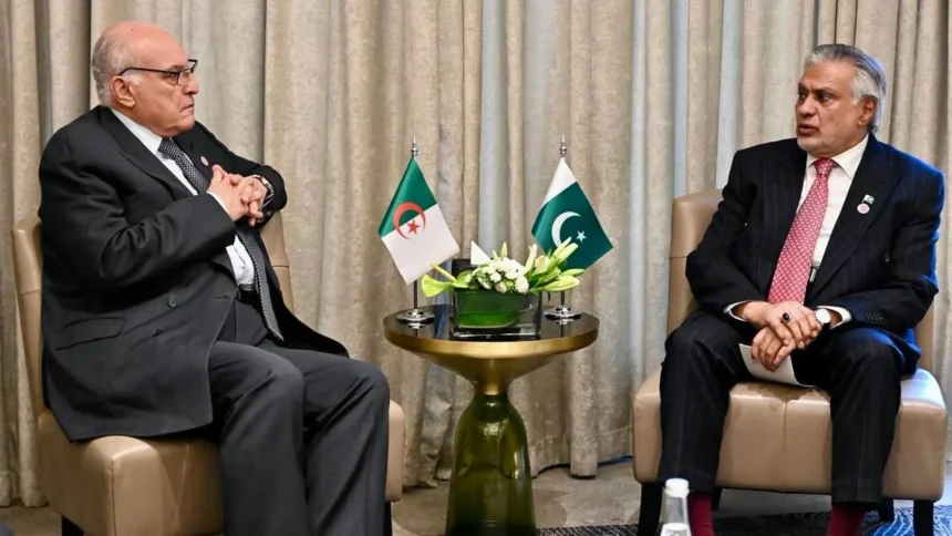 عمان میں الجزائر اور پاکستان کے وزرائے خارجہ کی دوطرفہ ملاقات