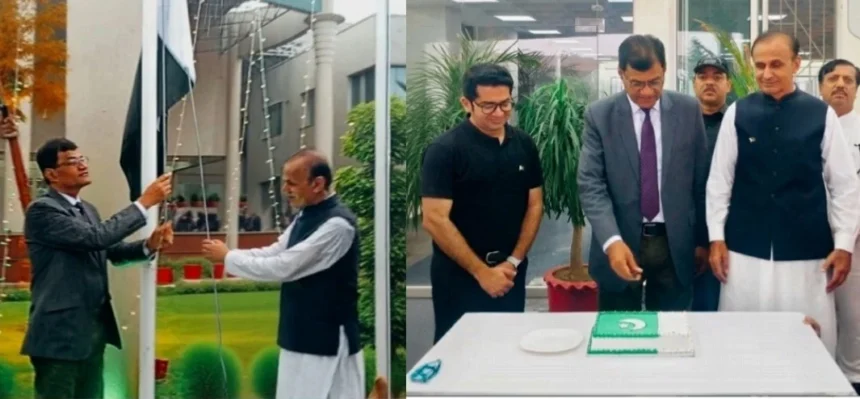 چیئرمین تعلیمی بورڈ راولپنڈی پروفیسر ڈاکٹر اقبال محمود یوم آزادی پر قومی پرچم لہرا رہے ہیں