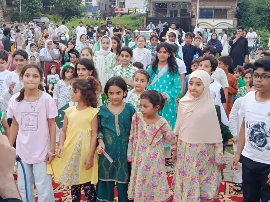 اسلام آباد میں جماعت اسلامی کے زیر اہتمام یوم آزادی کی تقریب میں بچے اور نوجوان شریک