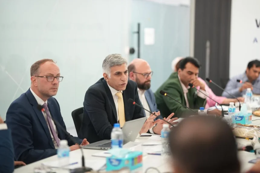 عالمی یوم ہنرمندی نوجوانان کے موقع پر گول میز اجلاس کے شرکا