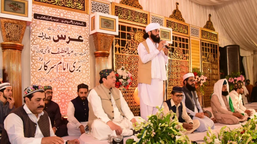 نورپور شاہاں میں بری امام سرکارؒ کے عرس کی محفل میں عقیدت مند شریک