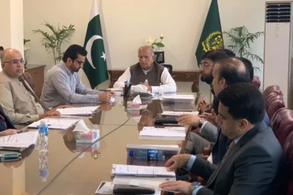وفاقی وزیر میاں ریاض حسین پیرزادہ FGEHA ایگزیکٹو بورڈ اجلاس کی صدارت کرتے ہوئے