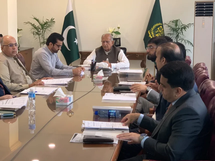 وفاقی وزیر میاں ریاض حسین پیرزادہ FGEHA ایگزیکٹو بورڈ اجلاس کی صدارت کرتے ہوئے