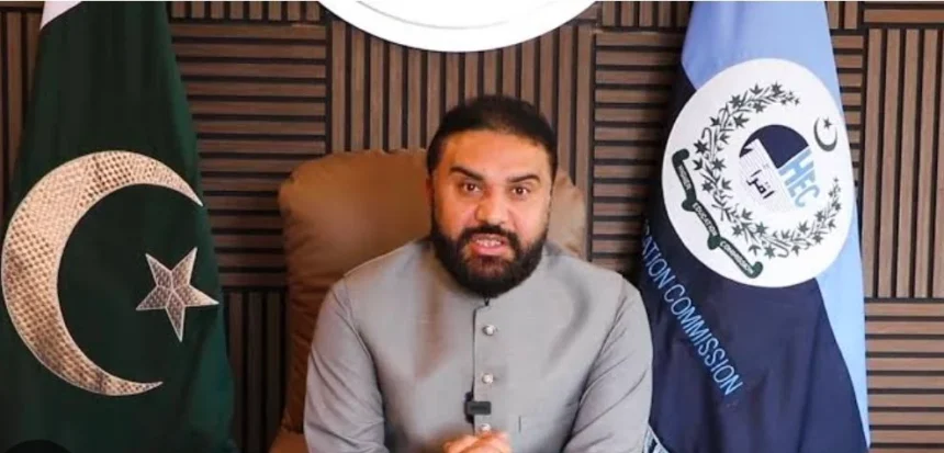 پروفیسر ڈاکٹر روبینہ نازلی کے ایم یو پشاور میں قائم مقام وائس چانسلر کا چارج سنبھالتے ہوئے