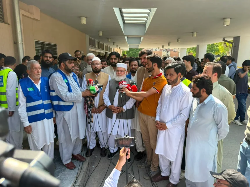 نصراللہ رندھاوا اور لیاقت بلوچ پمز ہسپتال کے دورے کے موقع پر