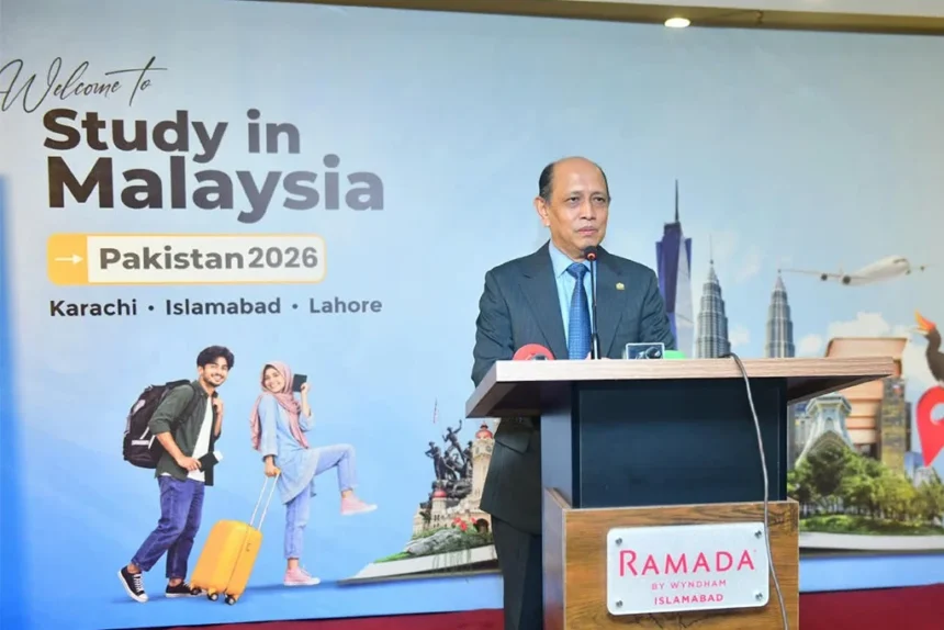اسلام آباد میں اسٹڈی اِن ملائیشیا ایجوکیشن فیئر 2026 میں طلبہ اور والدین شریک ہیں