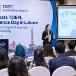 لاہور میں ETS TOEFL ایکسپیریئنس ڈے کے شرکا تربیتی نشست میں شریک