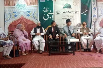 راولپنڈی آرٹس کونسل میں رائزنگ پاکستان فورم کی سیرت کانفرنس کے شرکاء