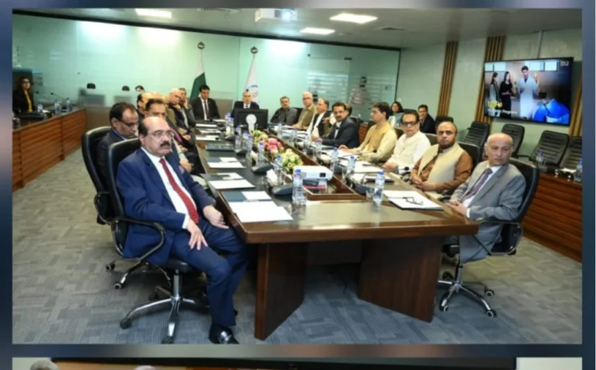بحرہ یونیورسٹی اسلام آباد میں وائس چانسلرز اور ریکٹرز کے چوتھے ماہانہ فورم کے شرکاء