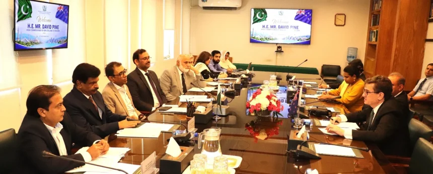 وفاقی وزیر تعلیم کی نیوزی لینڈ کے ہائی کمشنر ڈیوڈ پائن سے ملاقات