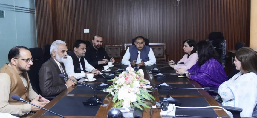 آسان ٹیکس سکیم کے جائزہ اجلاس میں بلال اظہر کیانی اور تاجر نمائندے