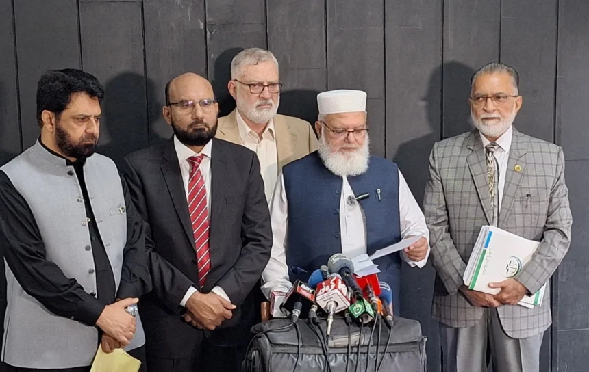 نائب امیر جماعت اسلامی لیاقت بلوچ مذاکرات کے بعد میڈیا سے گفتگو کرتے ہوئے