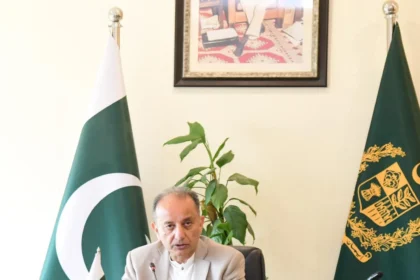 وفاقی وزیر ڈاکٹر مصدق ملک نقل مکانی کے انتظام سے متعلق سیمینار سے خطاب کر رہے ہیں