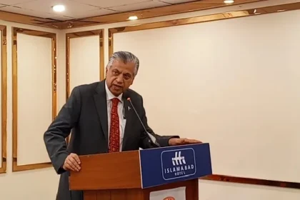 اسلام آباد میں سپارک کے تمباکو کنٹرول سیشن سے مقررین خطاب کر رہے ہیں