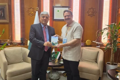 پاکستان پویلین کے وفد کی سفیر پاکستان شفقت علی خان سے ابوظہبی میں ملاقات