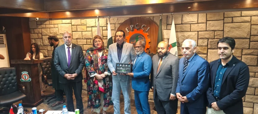 مالدیپ کے اسپیکر عبدالرحیم عبداللہ ایف پی سی سی آئی کیپیٹل آفس میں اجلاس کے دوران