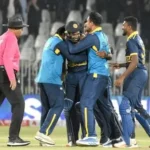 راولپنڈی ون ڈے میں سری لنکن بیٹر انگلینڈ کے خلاف شاٹ کھیلتے ہوئے