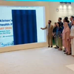 وفاقی وزیر صحت سید مصطفیٰ کمال قومی ذہنی صحت پالیسی کا اجرا کرتے ہوئے