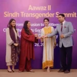 کراچی میں سندھ ٹرانس جینڈر سمٹ کے شرکا خواجہ سرا برادری کے حقوق پر گفتگو کرتے ہوئے