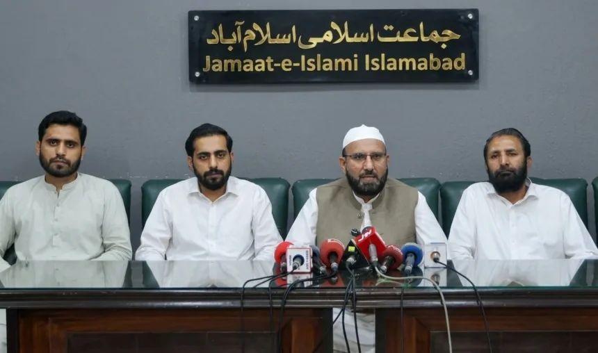 نصراللہ رندھاوا اسلام آباد میں پریس کانفرنس سے خطاب کرتے ہوئے