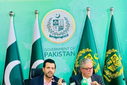 بیرسٹر دانیال چودھری اختیار ولی خان کے ہمراہ پریس کانفرنس کرتے ہوئے