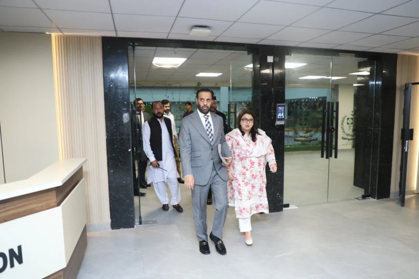 وزیر صحت مصطفیٰ کمال اور وزیر آئی ٹی شزا فاطمہ خواجہ ون پیشنٹ ون آئی ڈی اجلاس کی صدارت کرتے ہوئے