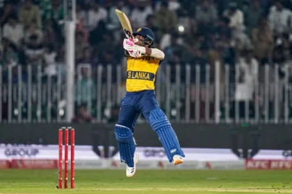 صاحبزادہ فرحان سری لنکا کے خلاف پہلے ٹی ٹوئنٹی میں بیٹنگ کرتے ہوئے