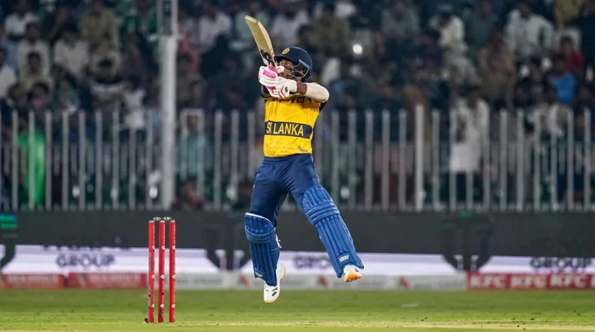صاحبزادہ فرحان سری لنکا کے خلاف پہلے ٹی ٹوئنٹی میں بیٹنگ کرتے ہوئے