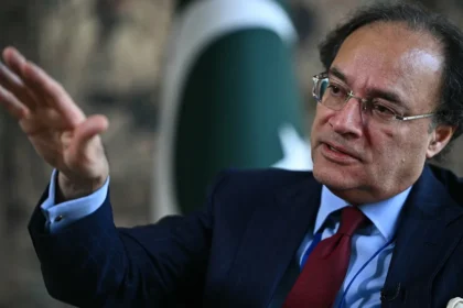 وفاقی وزیر خزانہ محمد اورنگزیب عالمی مالیاتی اداروں کے اجلاسوں میں شرکت کے لیے بنکاک روانہ