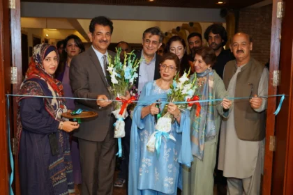 نیشنل آرٹ گیلری اسلام آباد میں نصرت جی کی نمائش کے افتتاح کی تقریب