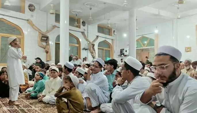 راولپنڈی ڈھوک حسو میں درسگاہ صفہ کی مجلس تکمیل حفظ قرآن میں حفاظ کی دستاربندی