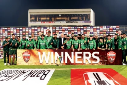 راولپنڈی ٹی ٹوئنٹی میں کوشل مینڈس سری لنکا کے لیے بیٹنگ کرتے ہوئے