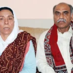 سانحہ کارساز کے شہدا کو خراجِ عقیدت پیش کرتے پی پی پی ورکرز رہنما