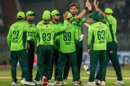سلمان علی آغا راولپنڈی ون ڈے میں سری لنکا کے خلاف بیٹنگ کرتے ہوئے
