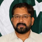 محمد عامر صدیقی کارکنوں سے گفتگو کرتے ہوئے