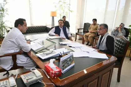 کمشنر راولپنڈی سلمان غنی آر ڈی اے اجلاس کی صدارت کرتے ہوئے