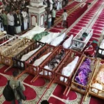 تعز میں حوثی گولہ باری کے متاثرین کی نماز جنازہ کا منظر