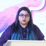 وفاقی وزیر آئی ٹی شزہ فاطمہ خواجہ سمٹ سے خطاب کر رہی ہیں